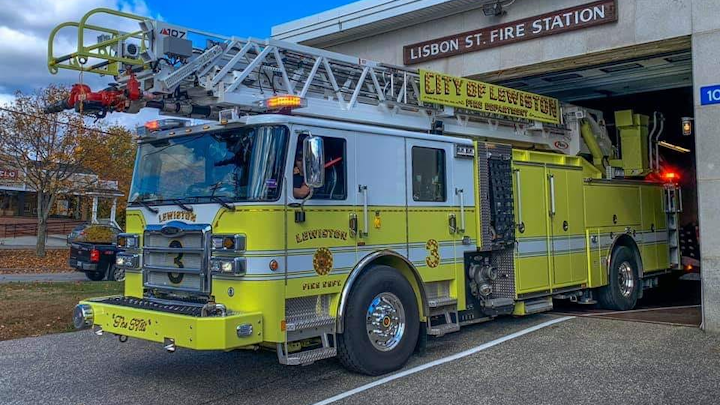 Me Firefighters Free Would Be Escape Artist From Handcuffs Firehouse