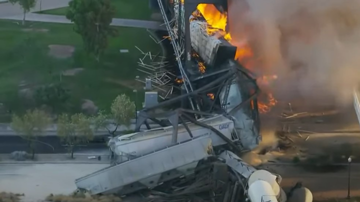 Video Train Derails Catches Fire after AZ Bridge 