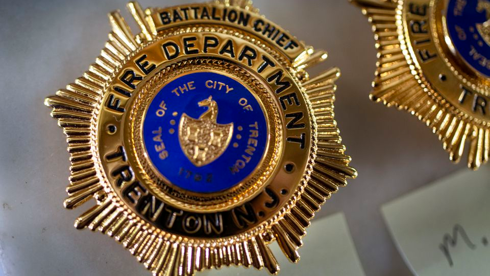 Trenton Fire Dept Badge Nj 5f0ef900d8fb0