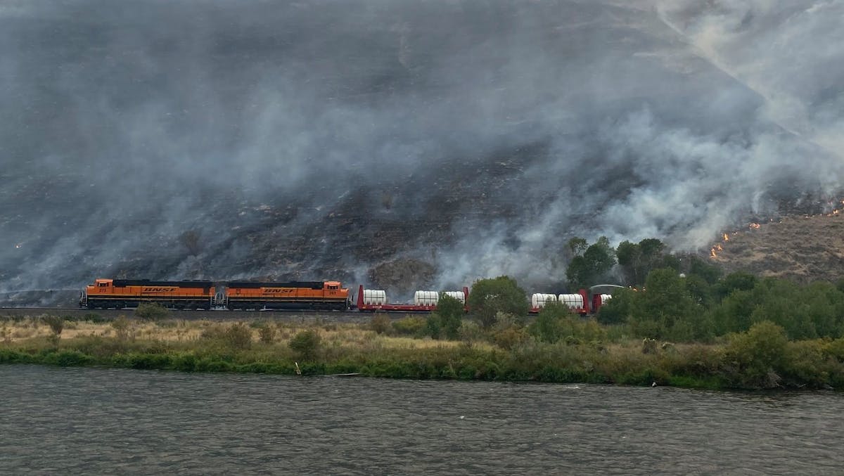 A specially equipped firefighting train from BNSF Railway helping to contain Washington&apos;s Evans Canyon Fire can take firefighters to hard-to-reach hot spots, carries 30,000 gallons of water and uses hoses to shoot water up to 30 feet away.