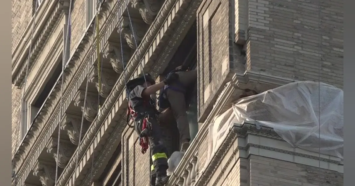 Watch FDNY Firefighters Save Window Washers Stranded on 10th Floor ...