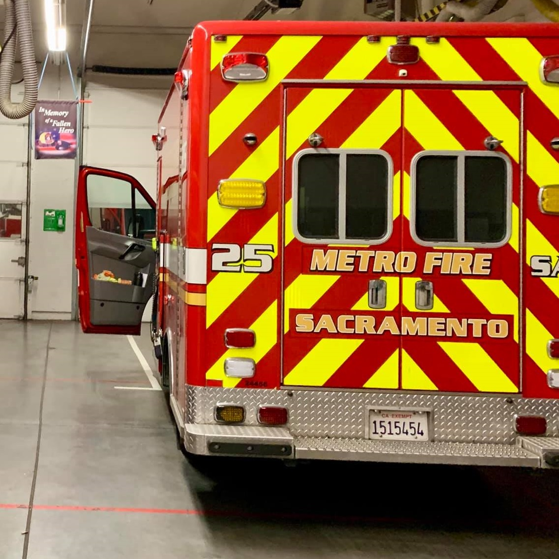 Sacramento Metro Fire Ambulance Ca 5fa04a7c8b293