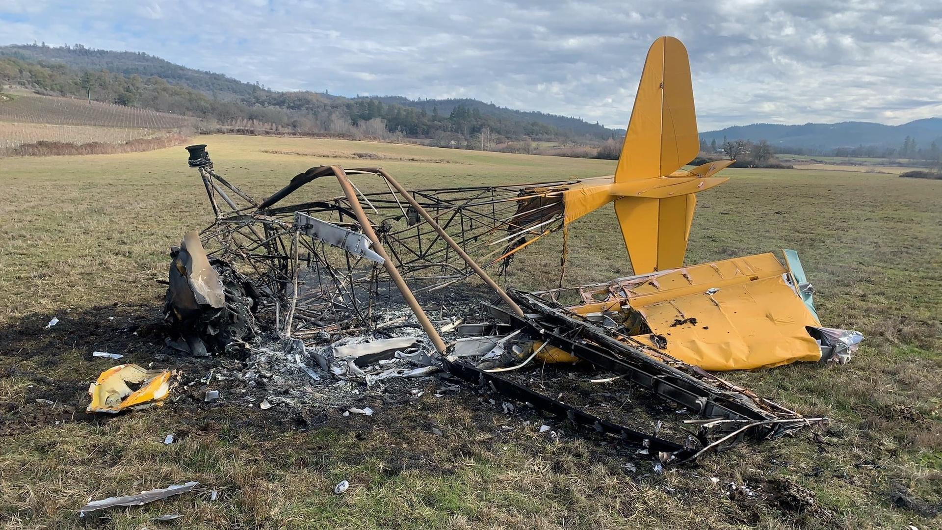 Two people were injured when a small plan crashed and caught fire in a field in Ealge Point, OR, on Thursday.