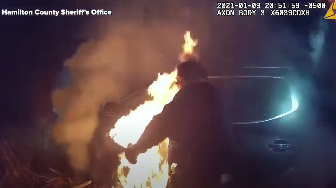 A Hamilton County, OH, sheiff's officer, a Mongtomery police officer and an off-duty officer rescued a woman from a burning vehicle Saturday.