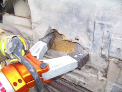 When using a full-size spreader to pry open the floorpan, make sure that the tips do the work and not the arms of the tool. Spreader openings of 28–32 inches are most effective for this tactic. When using a full-size spreader to pry open the floorpan, make sure that the tips do the work and not the arms of the tool. Spreader openings of 28–32 inches are most effective for this tactic.
