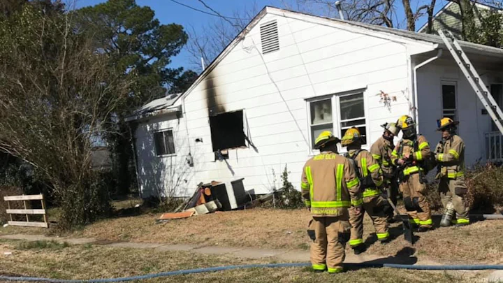 Off Duty Va Firefighter Passerby Save Person In House Fire Firehouse