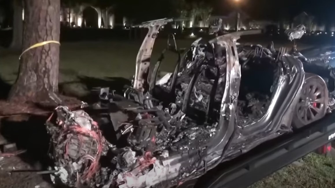 Woodlands, TX, firefighters extinguished the flames of a Tesla that crashed and exploded Saturday night, killing two people.