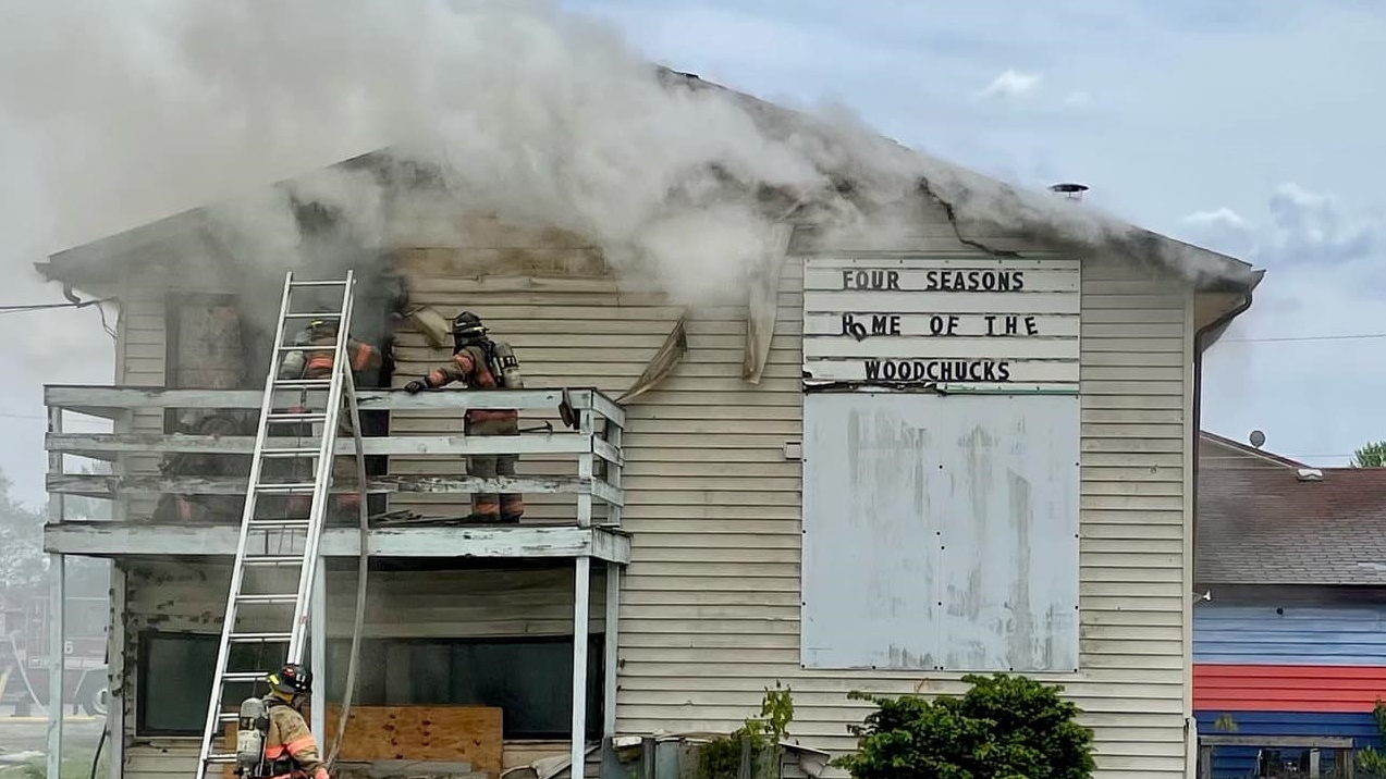 IL Firefighter Injured By Falling Ceiling During Fire | Firehouse