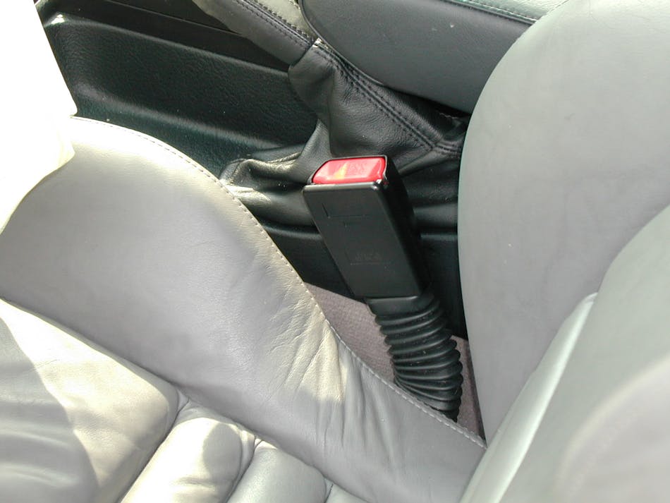 The accordion-style rubber sleeve that&rsquo;s below the female seatbelt buckle indicates that a buckle-lowering pretensioner system might be present.