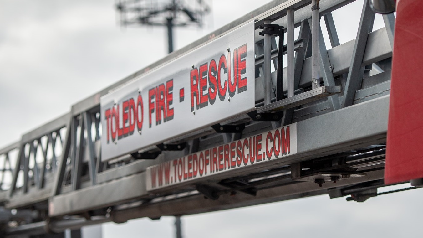 Toledo F Ire Dept Aerial Side Oh 60daa03c7bab3