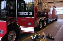 Figure 4. The top of the compartments on tractor-drawn aerials is relatively low, which makes the highest points of these compartments usable. Figure 4. The top of the compartments on tractor-drawn aerials is relatively low, which makes the highest points of these compartments usable.