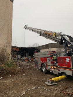 Under-slung jacks, as seen here on a Sutphen SL-75, deploy extremely quickly and in a small footprint. Under-slung jacks, as seen here on a Sutphen SL-75, deploy extremely quickly and in a small footprint.