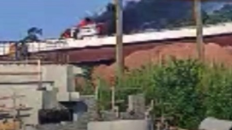 A privately operated ambulance caught fire as it was carrying a patient in Centreville, VA, on Tuesday.