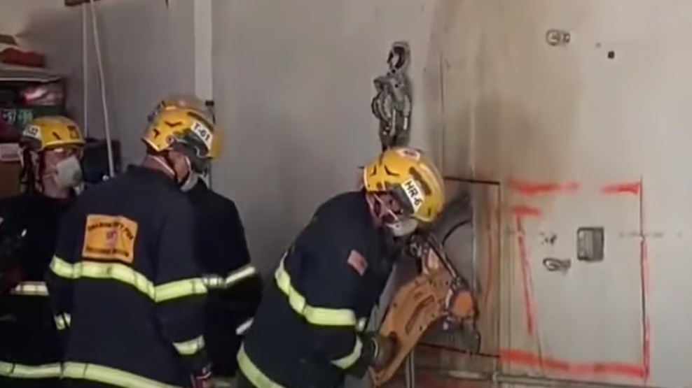 Santa Ana Trapped Woman (ca)