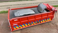 The hybrid vehicle was placed in a water-filled container. The hybrid vehicle was placed in a water-filled container.