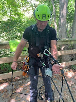 The recon team is the quick-access team. It should approach the scene fully equipped. This includes a descent-control device that has the versatility to support both up and down movement. The recon team is the quick-access team. It should approach the scene fully equipped. This includes a descent-control device that has the versatility to support both up and down movement.