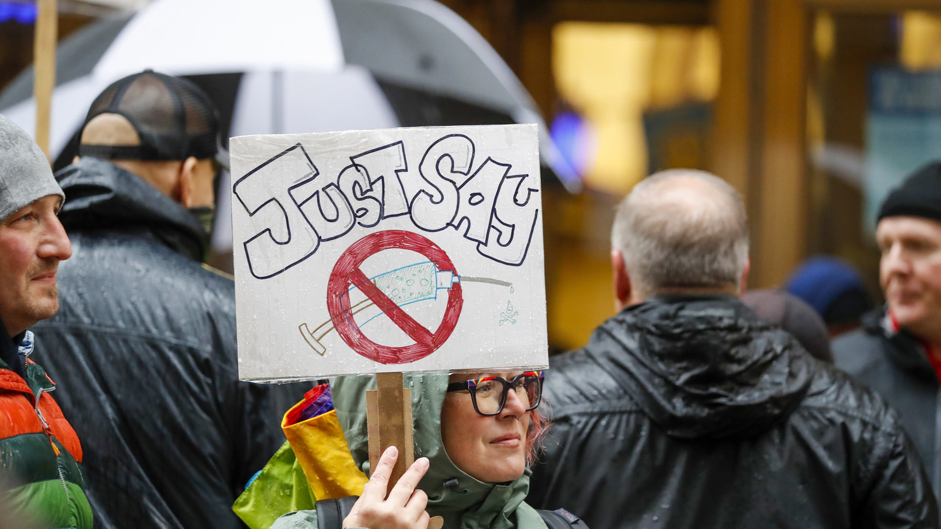 Members of the Fraternal Order of Police, along with supporters, rally outside Chicago City Hall on Monday, Oct 25, 2021.