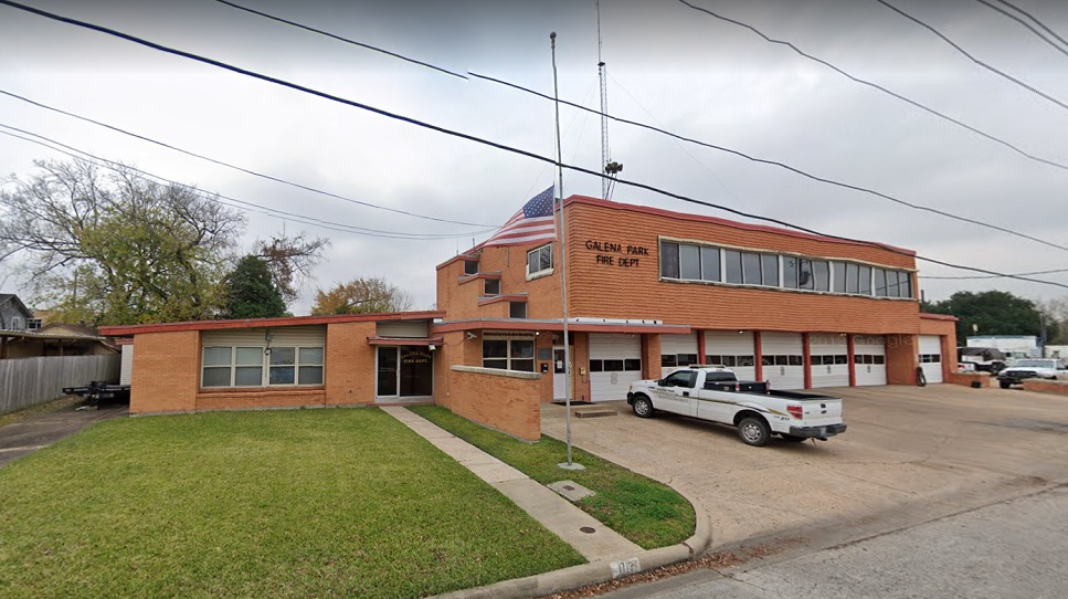 Residents of Galena Park have raised concerns after witnessing a firefighter enter a structure fire alone.