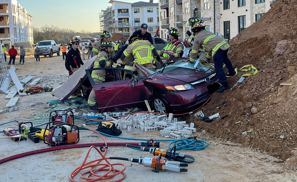 Three people were injured when scaffolding collapsed on a vehicle at a construction site in Mansfield.