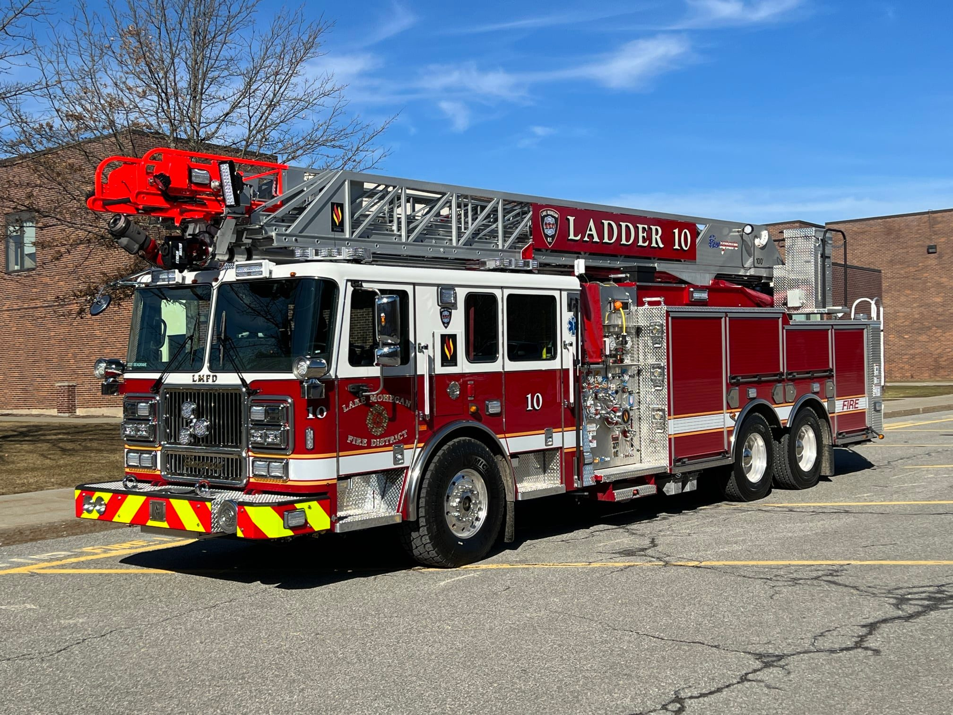 The Lake Mohegan Fire District has taken delivery of a custom-built Seagrave 100-foot aerial ladder.