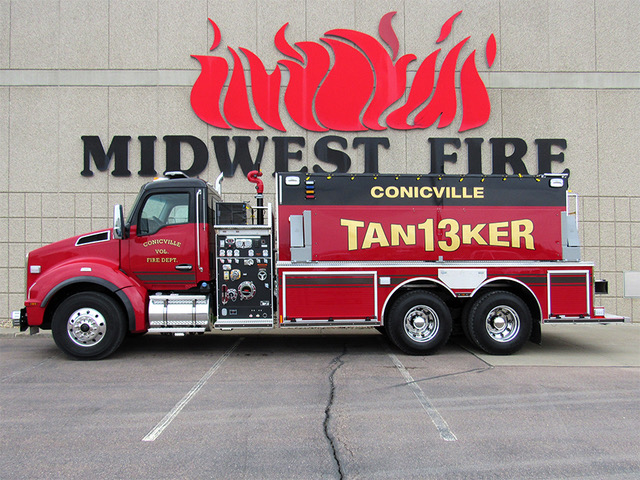 Additional features include Whelen LED warning lights, Elkhard Vulcan deck gun, and HiViz scene lighting.