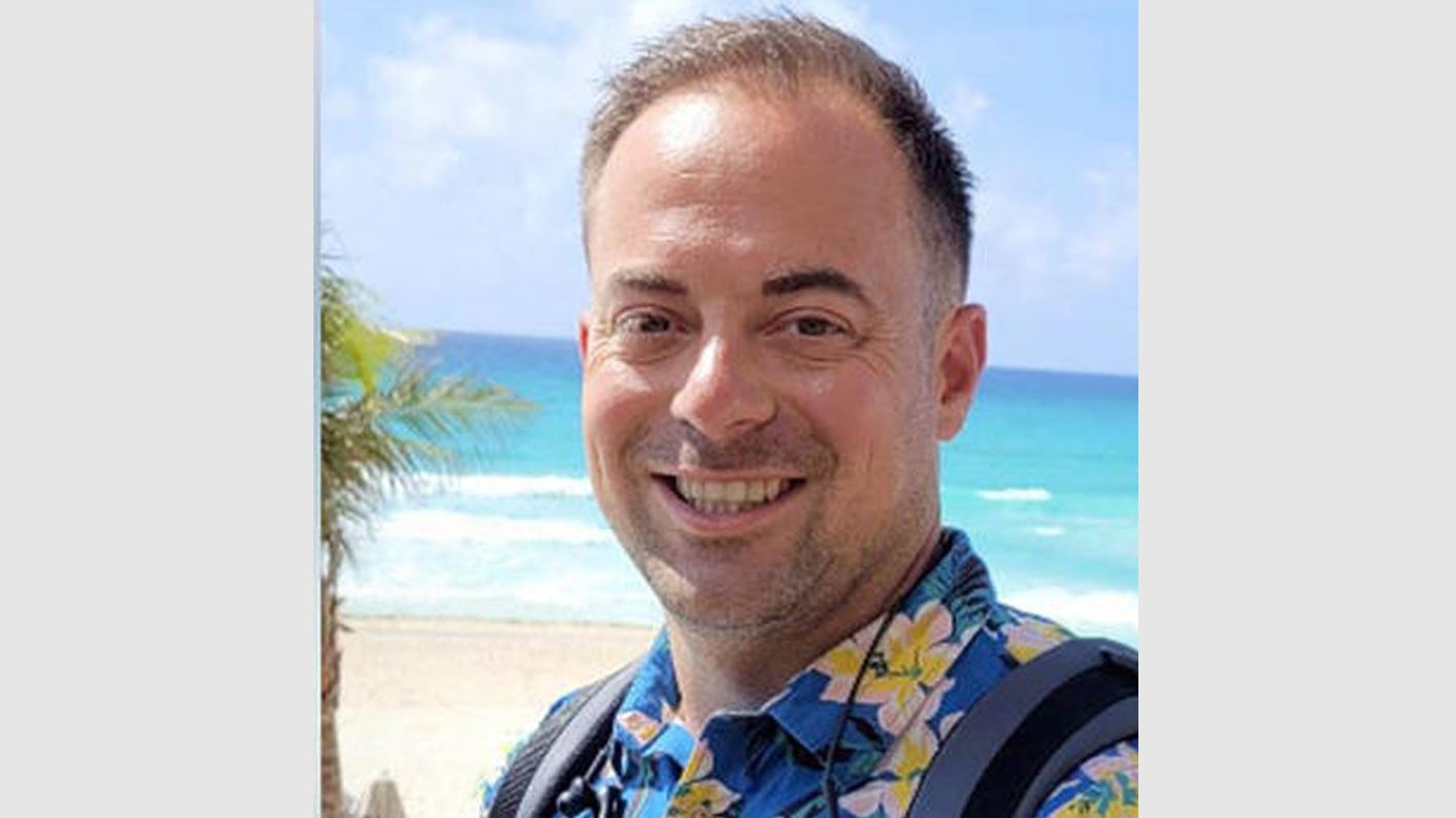 Arlington firefighter Elijah Snow went to Mexico to celebrate his 10th wedding anniversary but died at the hotel on the first night.