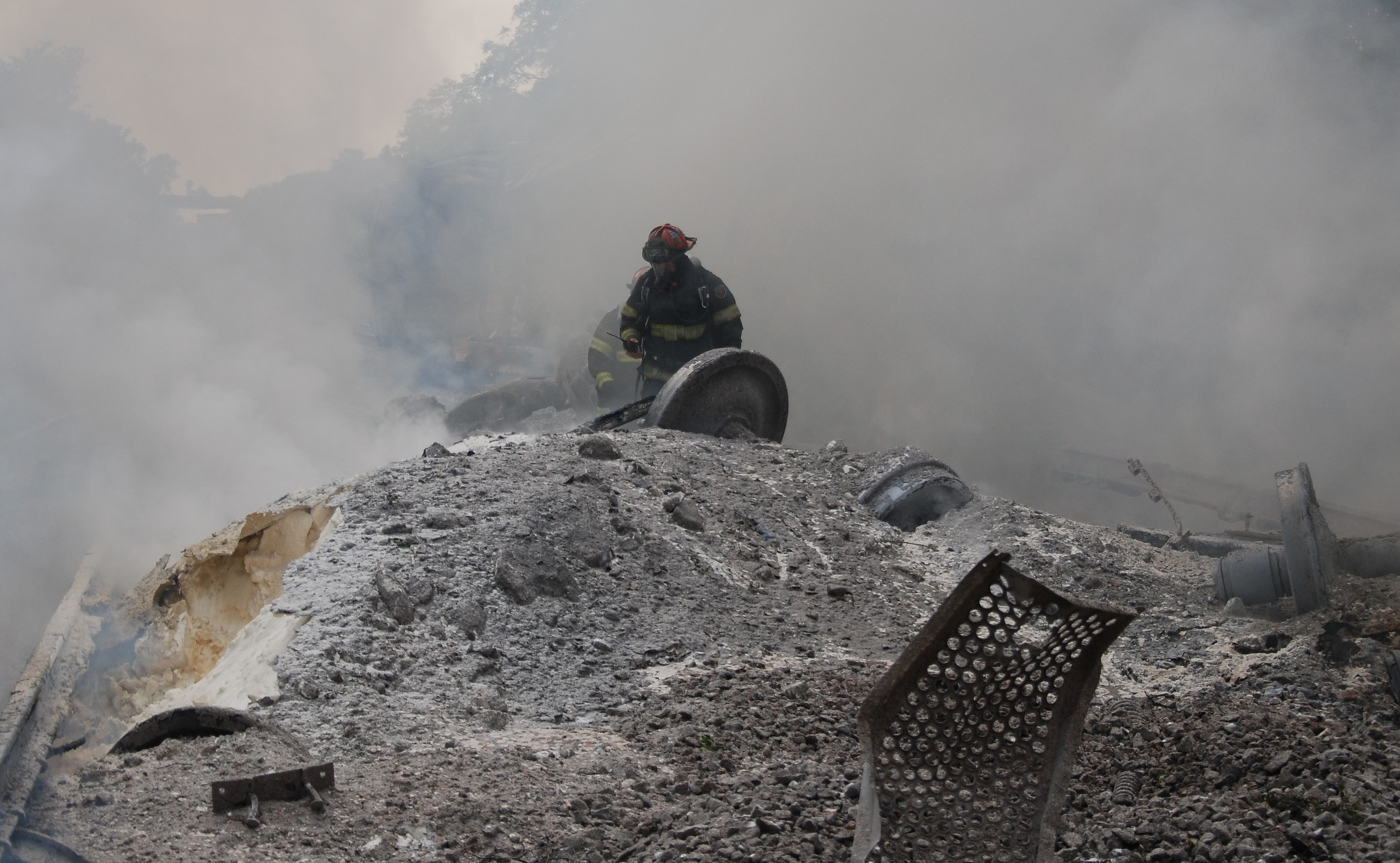 The alarm levels of the oxygen sensor on a four-gas meter are considered IDLH (immediately dangerous to life and health) atmospheres. The low level is 19.5 percent oxygen. At this percentage, SCBA should be used because of possibly toxicity, flammability or hypoxia hazards.