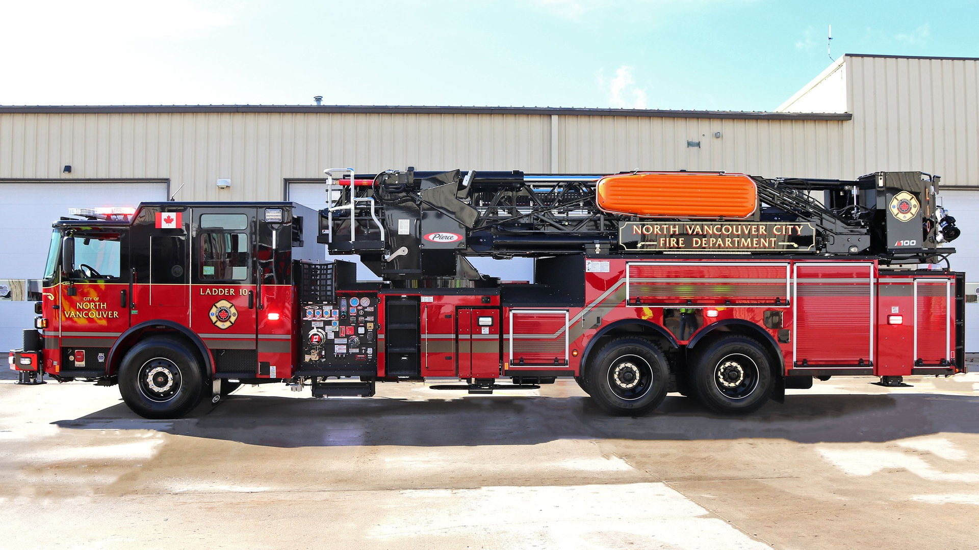 Pierce Tower Ladder North Vancouver Fire