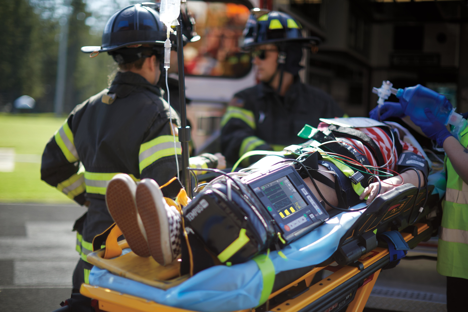 EMS providers can stream vitals, waveforms and images in real time to nurses and doctors at the hospital/in the emergency room via the Tempus ALS monitor.