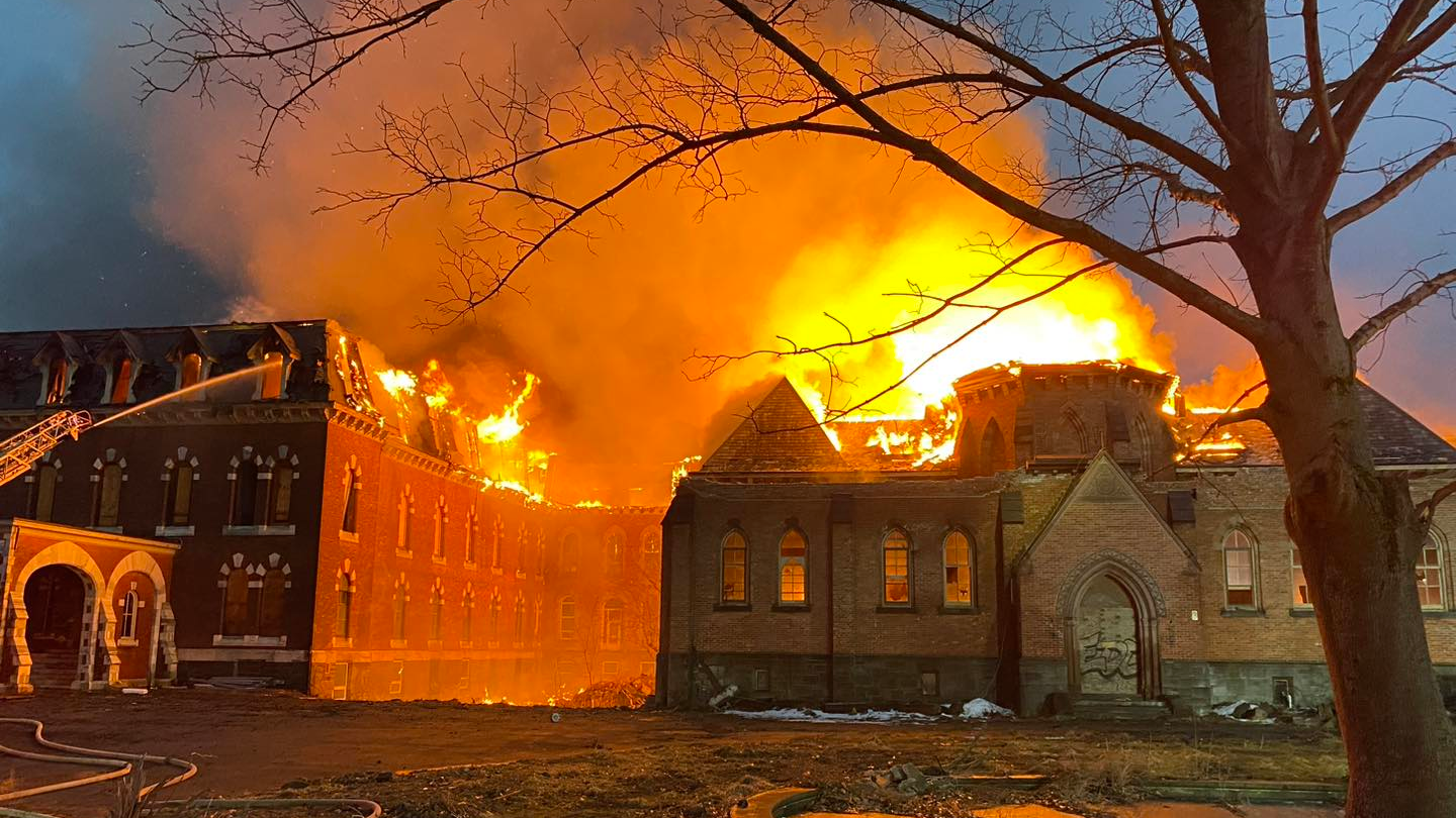 Albany firefighters found heavy fire spreading through the former Doane Stuart school and Kenwood convent when they arrived Thursday night.