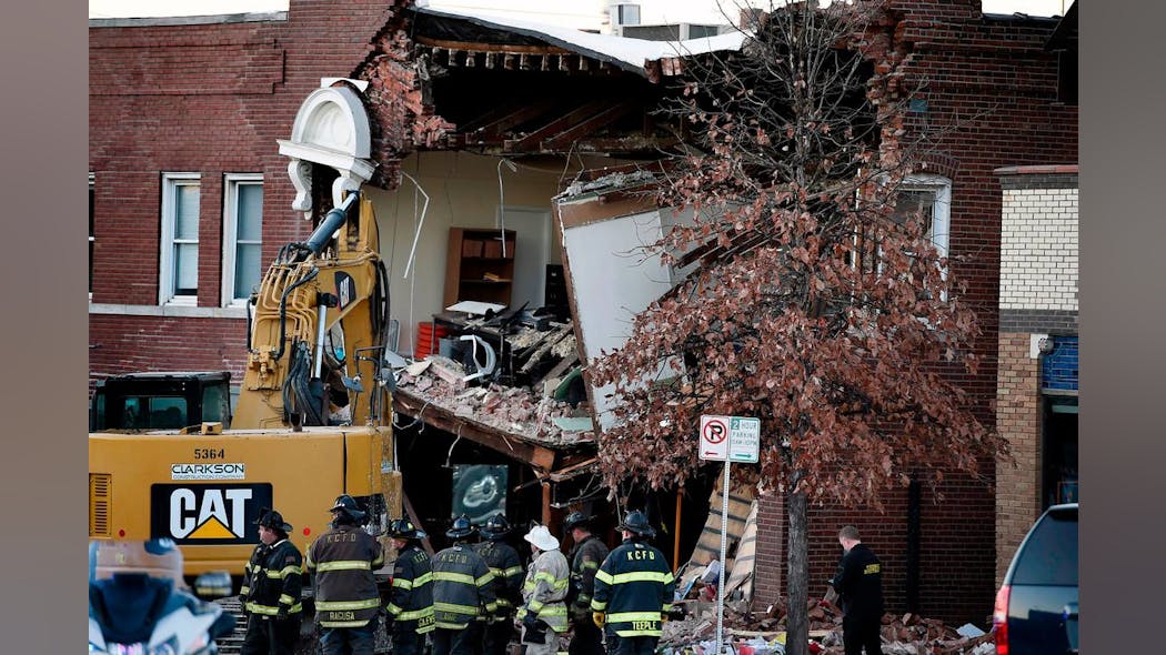 Three people were killed in 2021 when the engine ran a red light. Three people were killed in 2021 when the engine ran a red light.