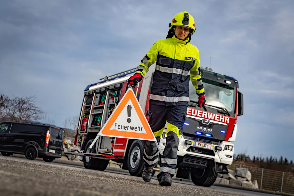 Rosenbauer Presents a New GAROS G10 Forest Fire Protective Suit | Firehouse