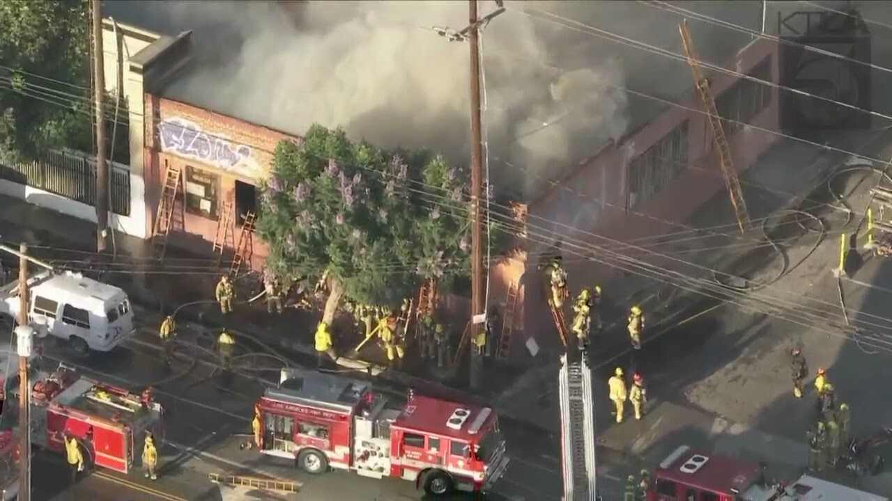 Los Angeles Firefighters Battle Commercial Building Blaze | Firehouse