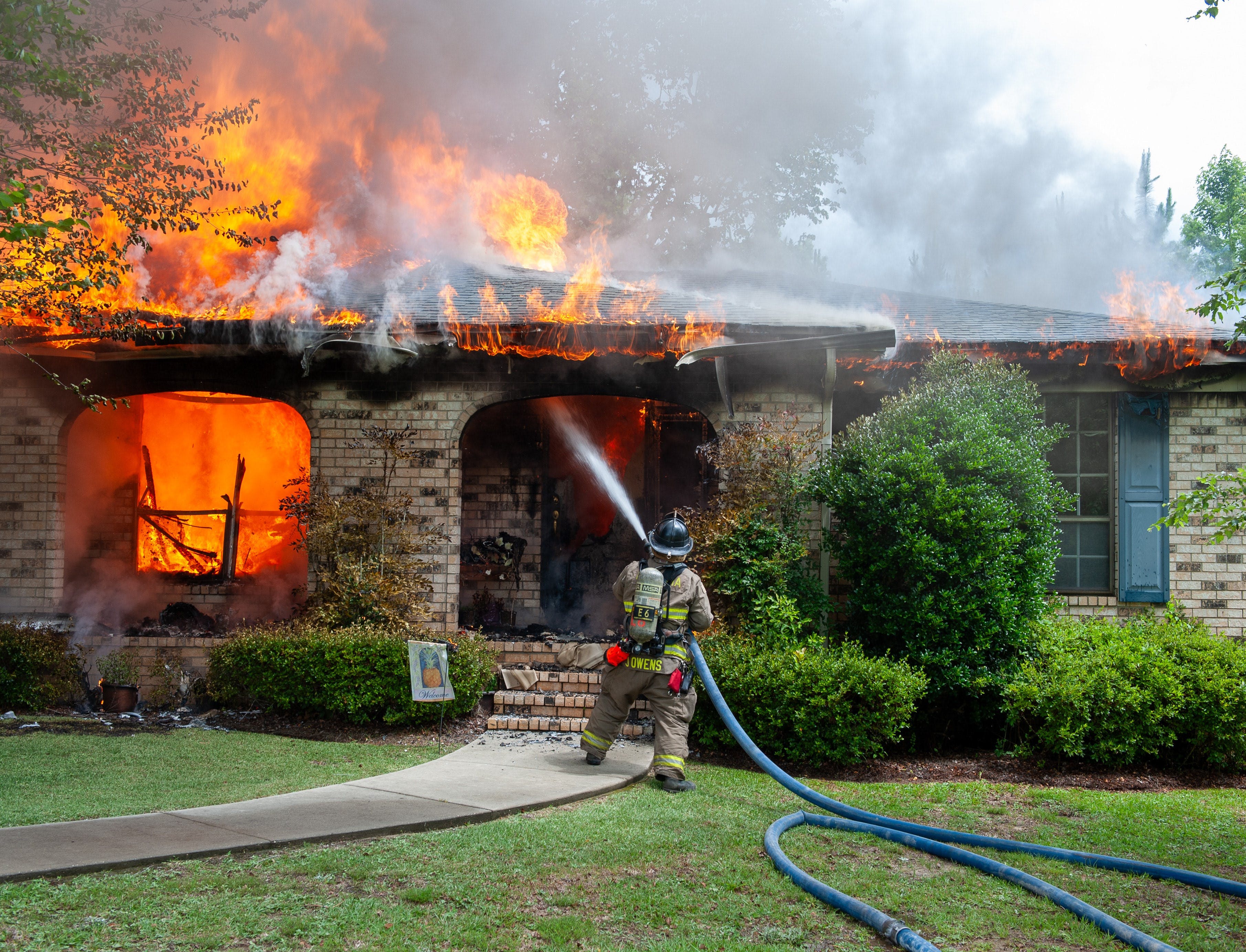A firefighter who flows 250 gpm on a fire that&rsquo;s both contents burning and the actual structure definitely requires a sustained water supply. Size is critical in determining water supply needs.