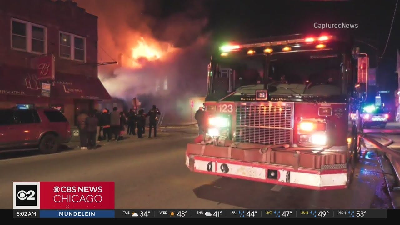 Woman, teen seriously injured in fire at apartment complex on Southwest Side