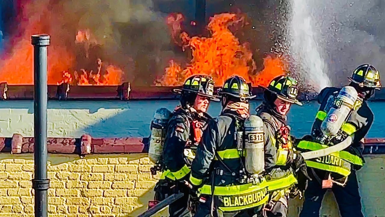 FDNY BOX 7254 ~ FDNY BATTLING MAJOR 5TH ALARM FIRE IN A MULTIPLE DWELLING ON 47TH AVENUE IN QUEENS