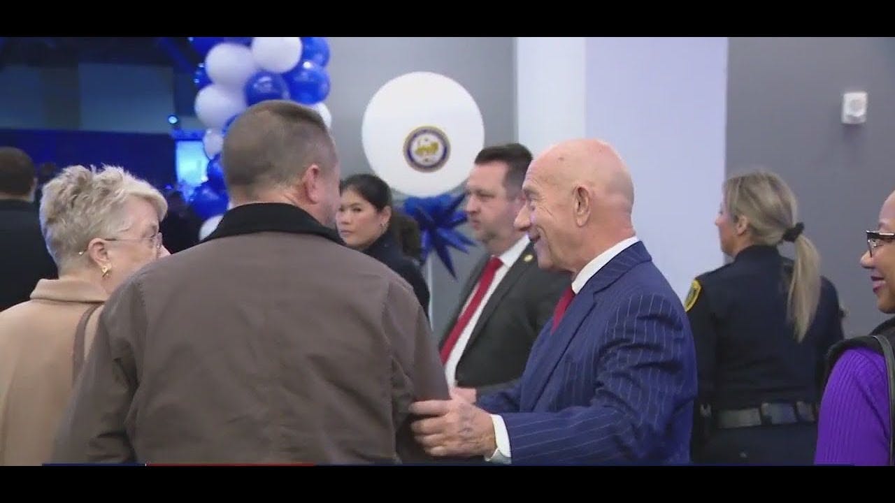 New Houston Mayor resolves 7-year firefighter pay dispute