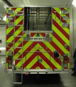 One can visualize the effects that compartments have on hosebeds. Shown here: the conventional compartments (top), rescue compartments on one side (center) and rescue compartments on both sides (bottom). One can visualize the effects that compartments have on hosebeds. Shown here: the conventional compartments (top), rescue compartments on one side (center) and rescue compartments on both sides (bottom).