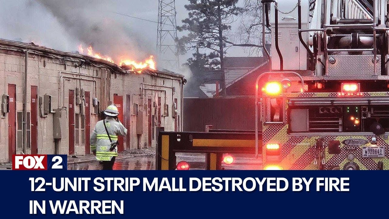 Fire engulfs Warren strip mall, destroys building