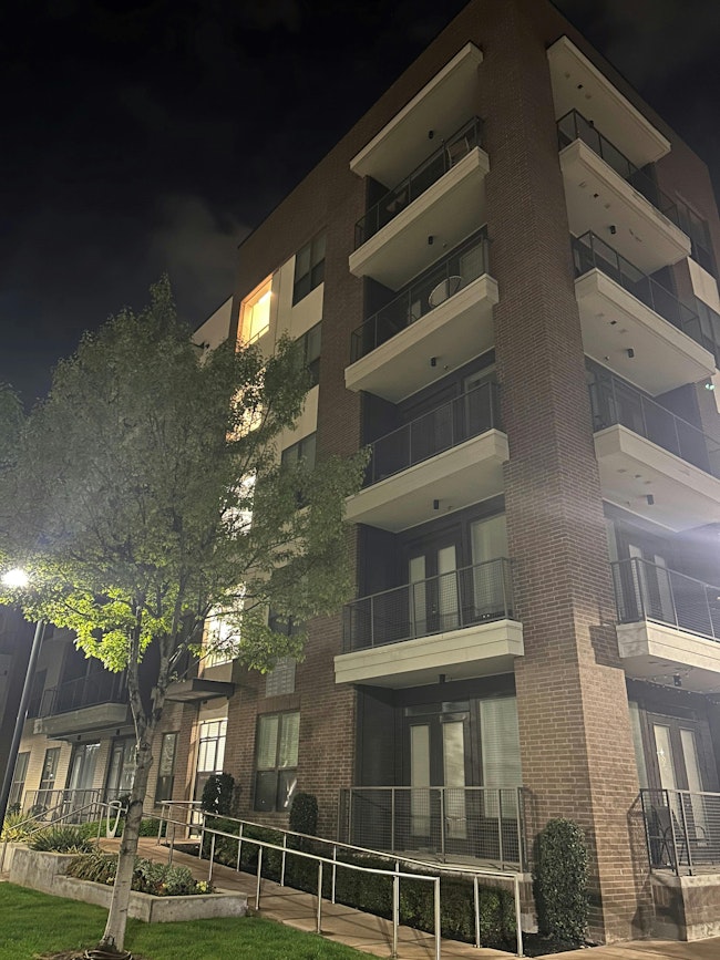 Dual stairwells in mid-rise buildings that are taller than three stories facilitate staged hose deployment and controlled evacuation, among other firefighting strategies.