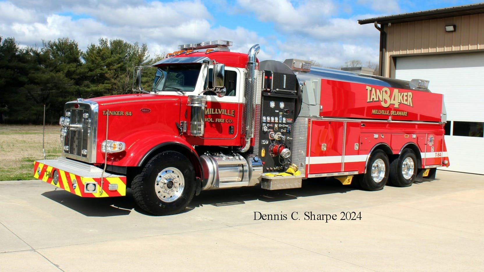 4 Guys built this 4,000-gallon water tender for the Millville Volunteer Fire Department on a Peterbilt chassis.