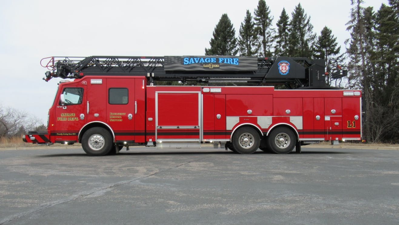 Rosenbauer built this tandem-axle, 109-foot Viper aerial ladder for the Savage Fire Department.