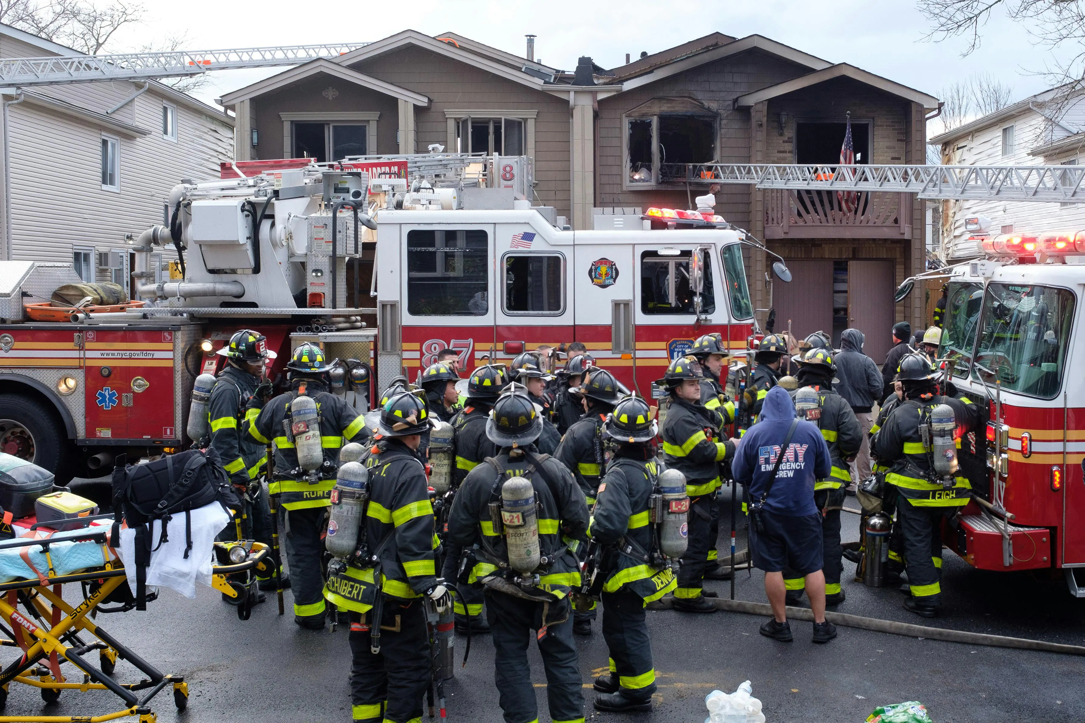 FDNY Firefighters Hurt at Staten Island Blaze Sue City over Staffing - Vimarsana News
