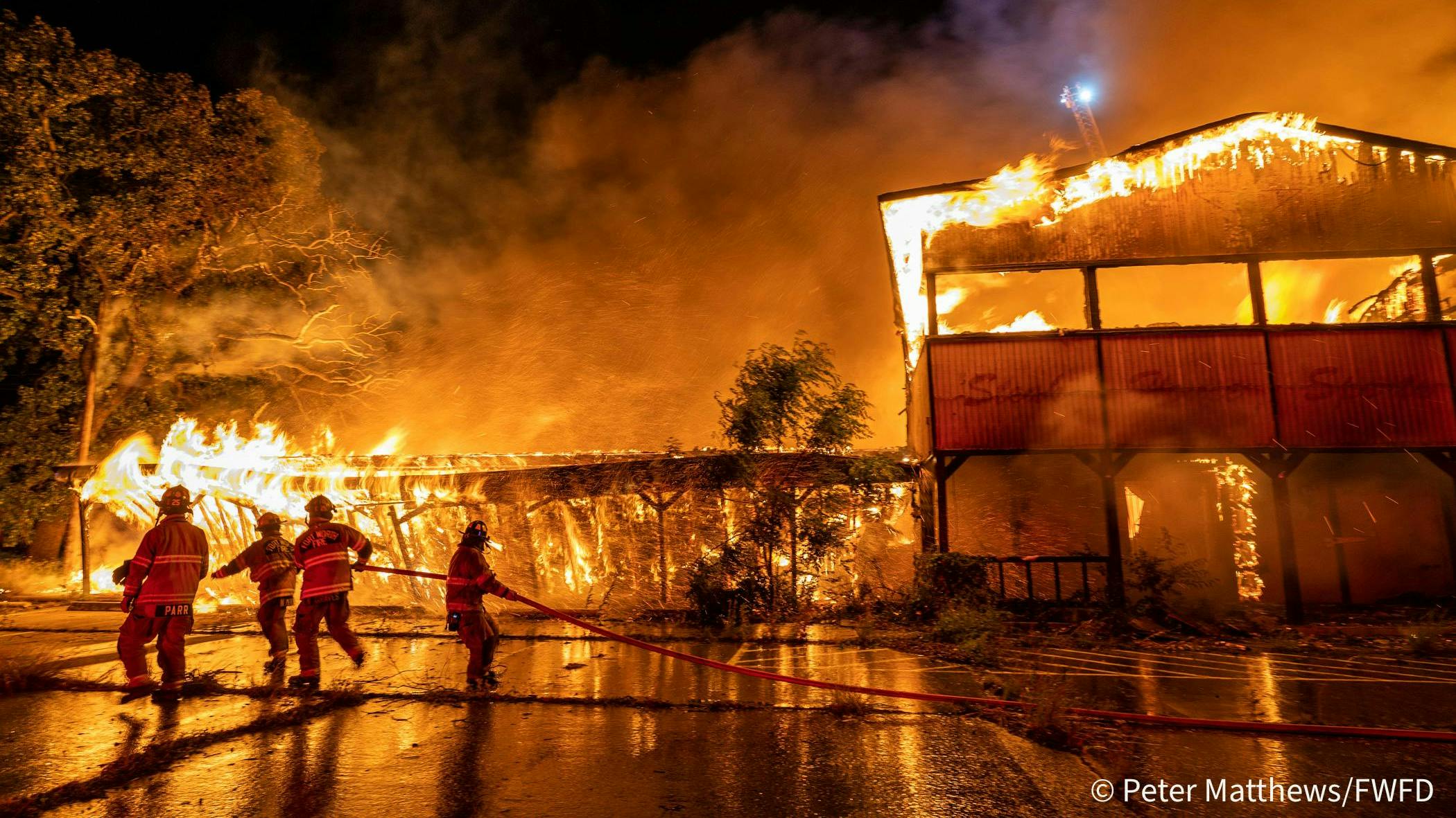 Fire Rips Through Vacant Fort Worth TX Building | Firehouse
