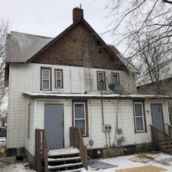 Officers must recognize the presence of multifamily dwelling by indicators, including multiple mailboxes, door bells, gas or electric meters or addresses. Officers must recognize the presence of multifamily dwelling by indicators, including multiple mailboxes, door bells, gas or electric meters or addresses.