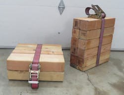 Photo 12: Two bundles—a total of 20 four-by-fours and 4 two-by-fours—can be carried easily. Photo 12: Two bundles—a total of 20 four-by-fours and 4 two-by-fours—can be carried easily.