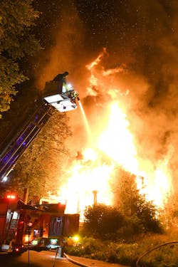 Members of the 1st Battalion of the Detroit Fire Department arrived to find a large, 40 x 100-foot, 2½-story vacant building fully involved, with extension into an occupied 2½-story house. Members of the 1st Battalion of the Detroit Fire Department arrived to find a large, 40 x 100-foot, 2½-story vacant building fully involved, with extension into an occupied 2½-story house.