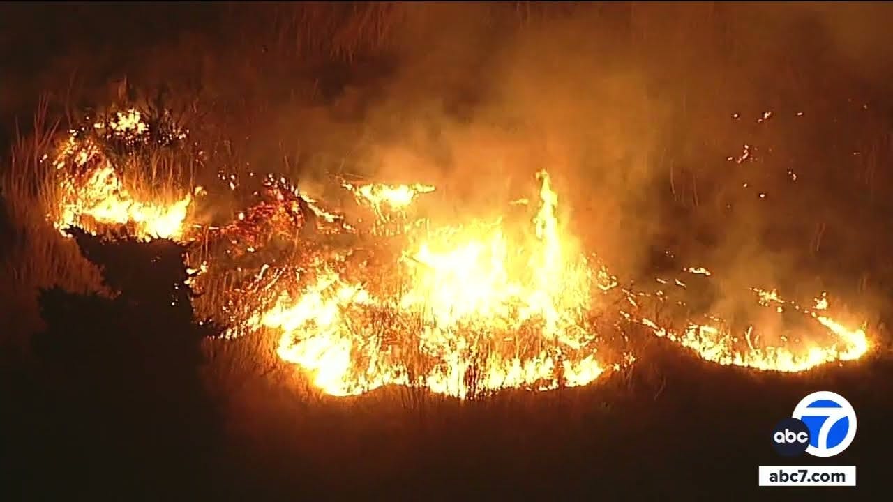 Wildfire erupts in Ventura County, burns through Santa Clara riverbed
