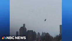 Video shows moment helicopter crashes into Hudson River Video shows moment helicopter crashes into Hudson River