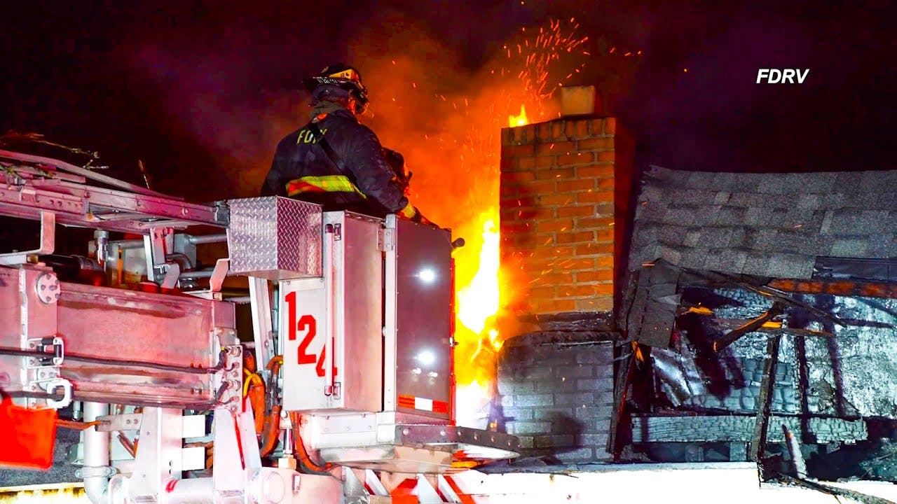 **Queens 4th ALARM - STORES on FIRE!** Heavy Fire Rips thru Taxpayer in Middle Village [Box 4225]